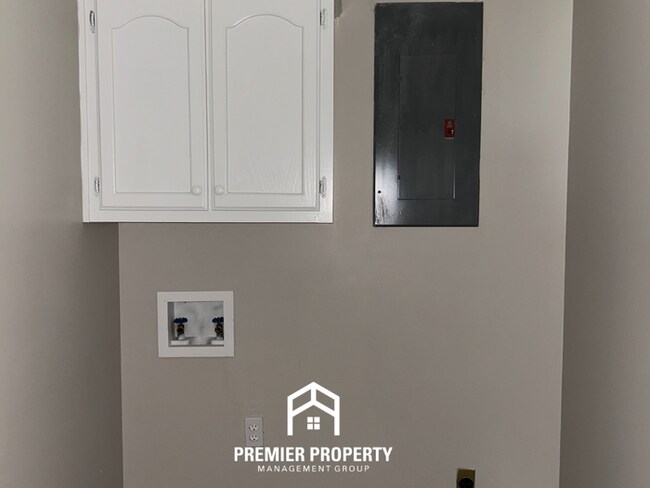 Building Photo - 10075 Yates Dr