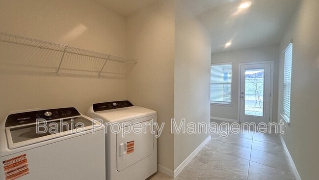 Building Photo - 10318 Evening Horizon St