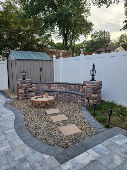 Building Photo - 756 W Inman Ave