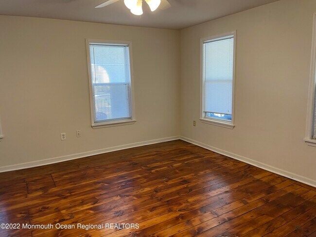 Building Photo - 200 7th Ave