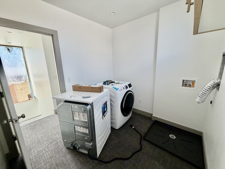 Laundry - 806 S Jefferson St