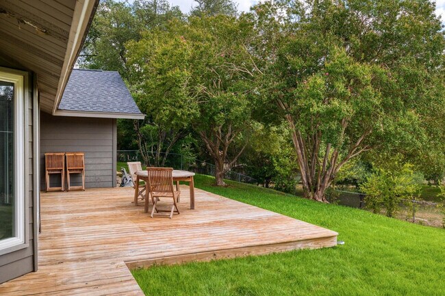 Building Photo - 7107 Scenic Brook Dr