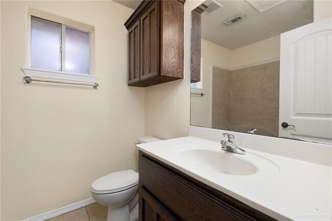 Building Photo - 2323 N Opal St