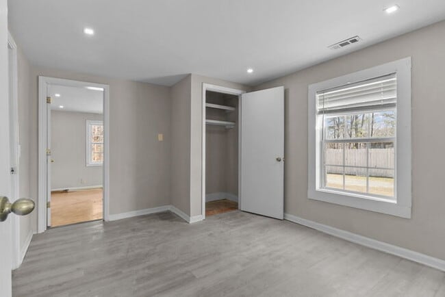 Building Photo - 610 Wondertown Dr
