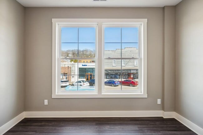 Building Photo - 120 N Main St