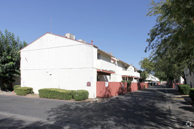 Building Photo - Willow Lake Apartments