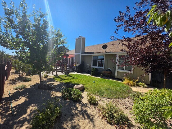 Building Photo - Northwest 4 bedroom, 2 bath with AMAZING Views