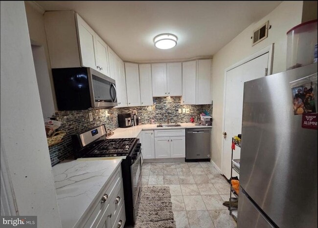 Building Photo - 1821 Pimmit Dr