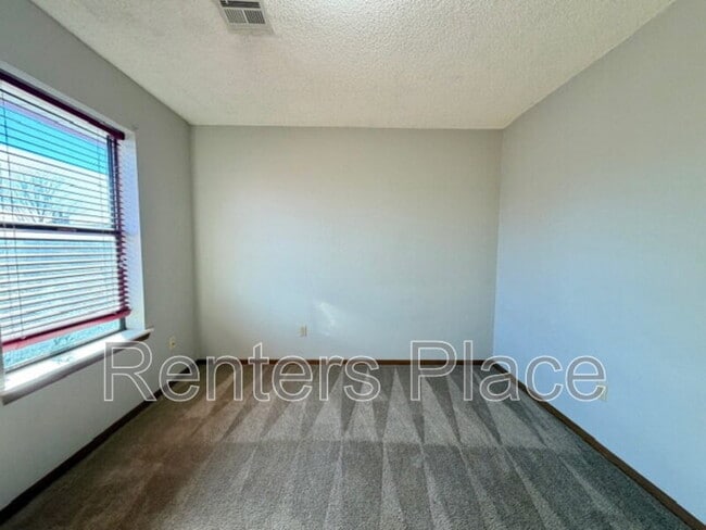 Building Photo - 11805 E 81st St N