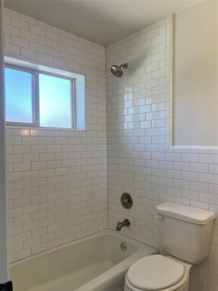 Building Photo - 1201 N Austin St