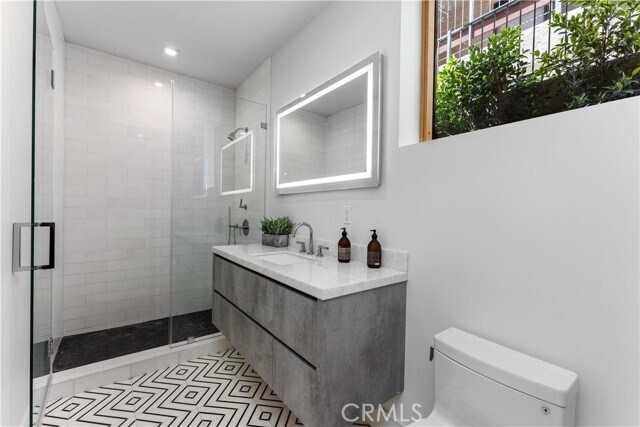 Building Photo - 1035 N Vista St