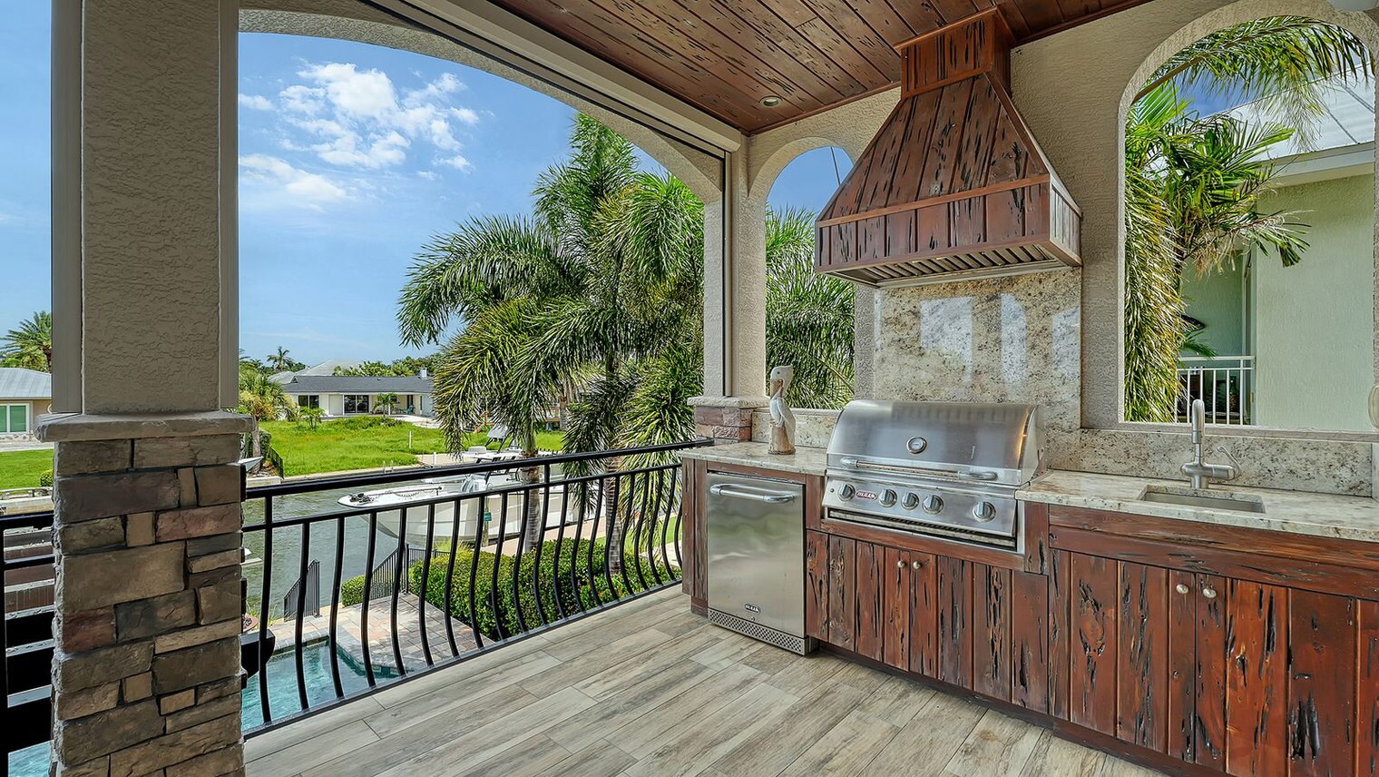 Building Photo - 7760 Holiday Dr