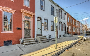 Building Photo - 713 Walnut St