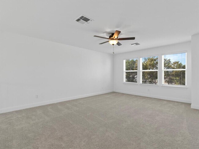 Building Photo - 633 Runnel Dr