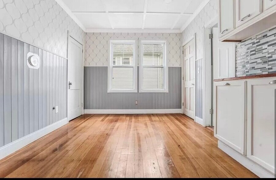 Building Photo - 475 Tecumseh St