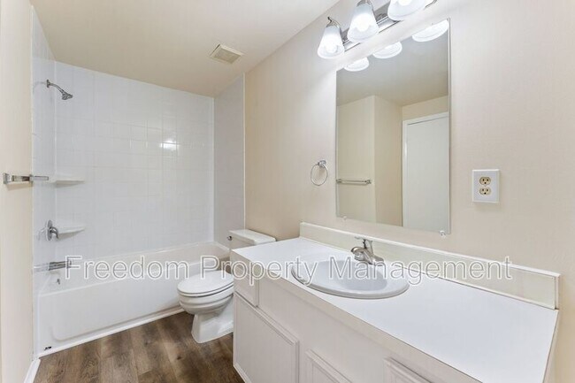 Building Photo - 2516 Tabor Ct