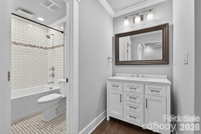 Building Photo - 307 E Peterson Dr
