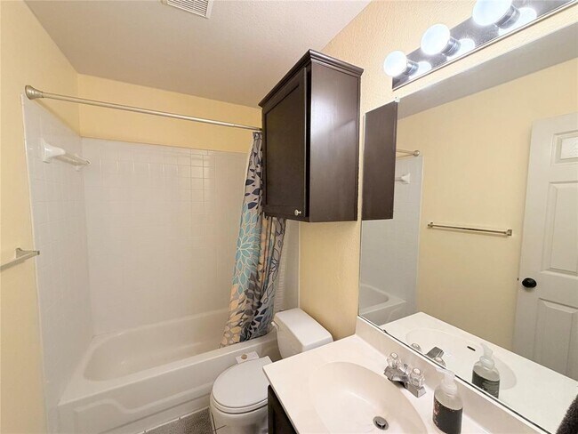 Building Photo - 2805 Feathercrest Dr