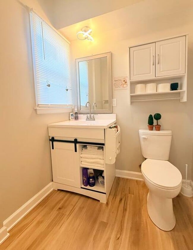 Building Photo - Fully Furnished Home close to UNL Campuses