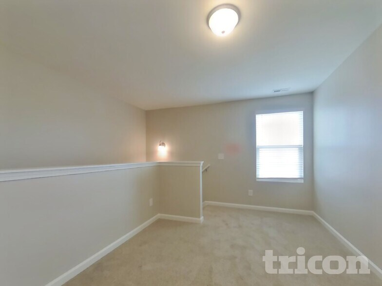 Building Photo - 129 Verona Dr NW