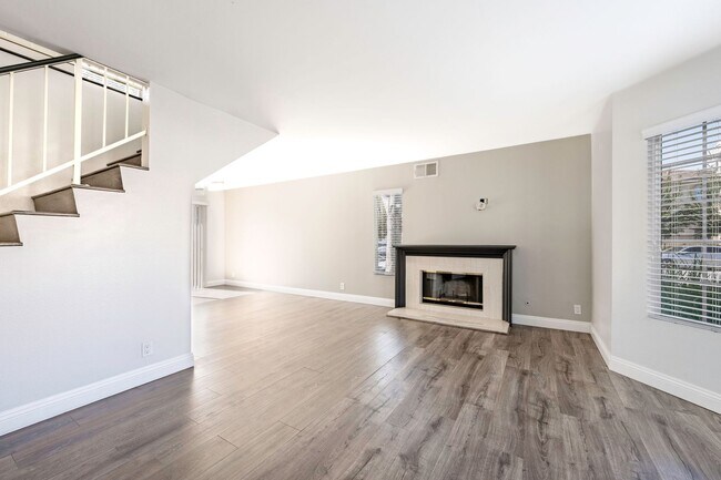 Building Photo - 2 Story dream home, 3 bedroom, 2 and 1/2 B...