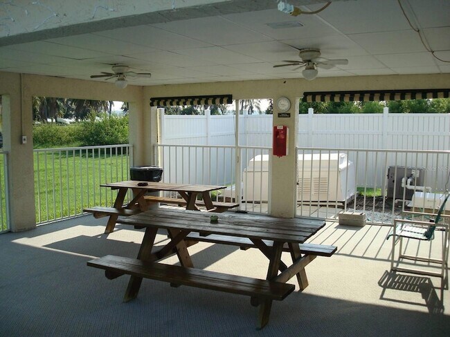 Building Photo - 2571 Cyprus Dr