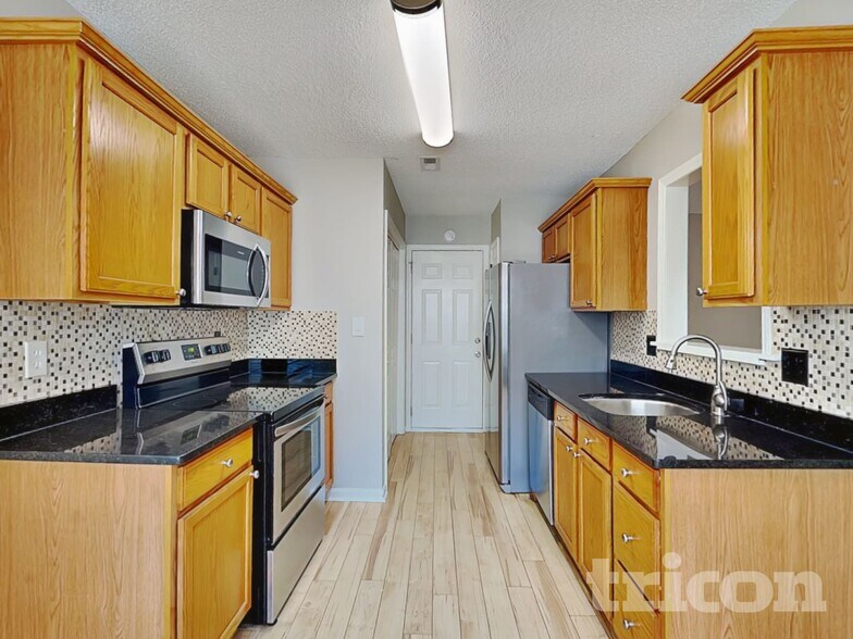 Building Photo - 661 Rebecca Jane Dr