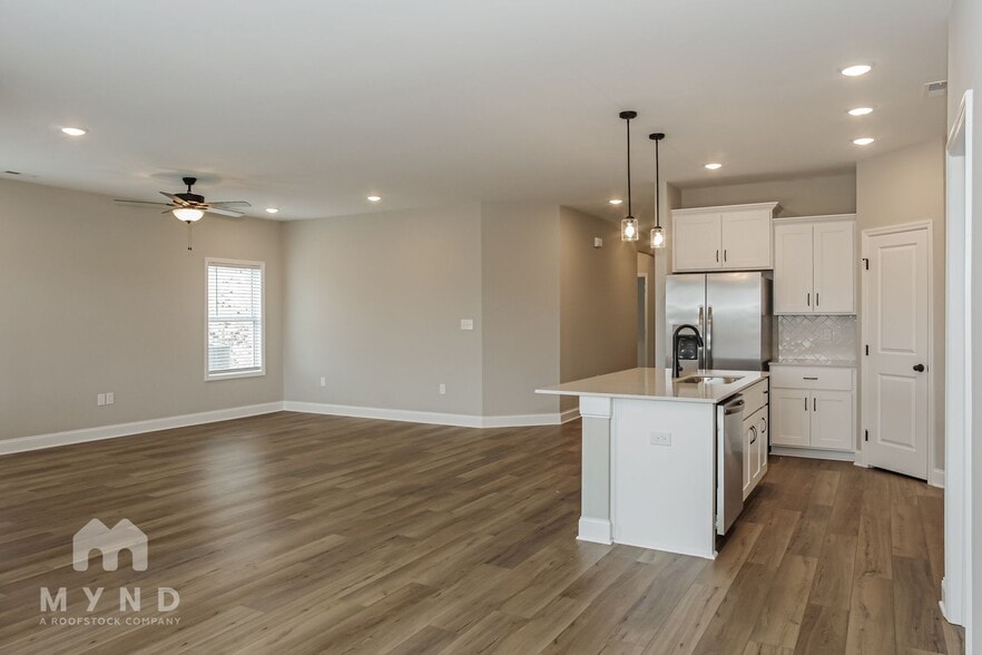 Building Photo - 235 Irish Hl Dr