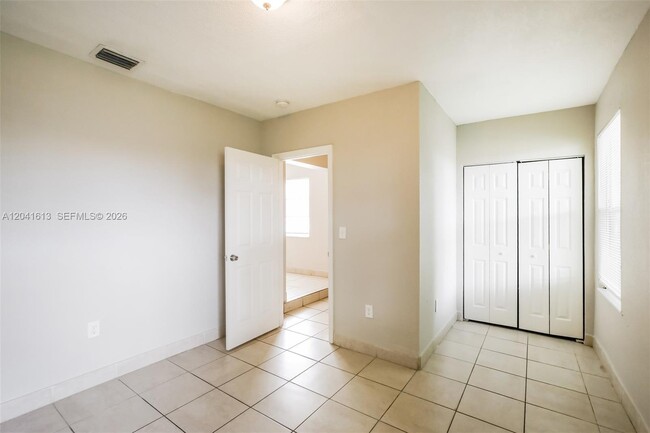 Building Photo - 3333 NW 32nd Ct