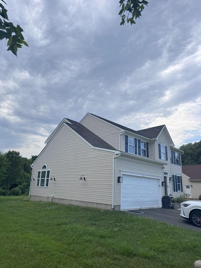 Building Photo - 5 Bayview Ct