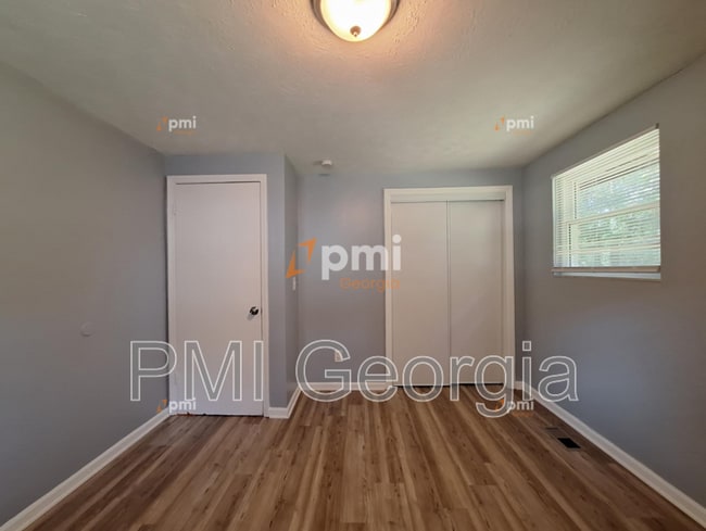 Building Photo - 6139 Lullwater Dr