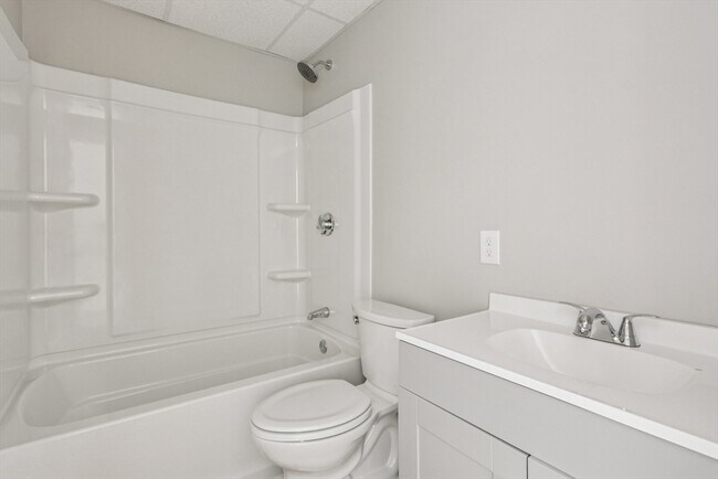 Building Photo - 354 Jencks St