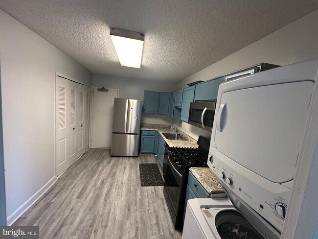 Building Photo - 3705 S George Mason Dr