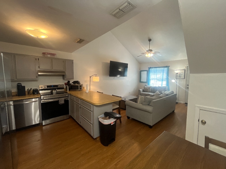 Building Photo - 1119 Ocala Rd