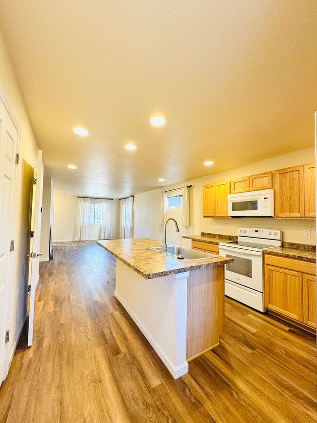 Building Photo - Charming 2 Bed, 2.5 Bath house located off of 119 and 287. Across from Longmont Rec Center and St...