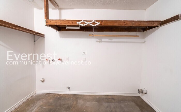 Building Photo - 5405 Shirley St