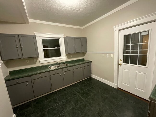 Building Photo - 326 11th St