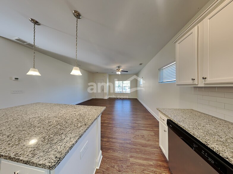 Building Photo - 112 Oscar Way