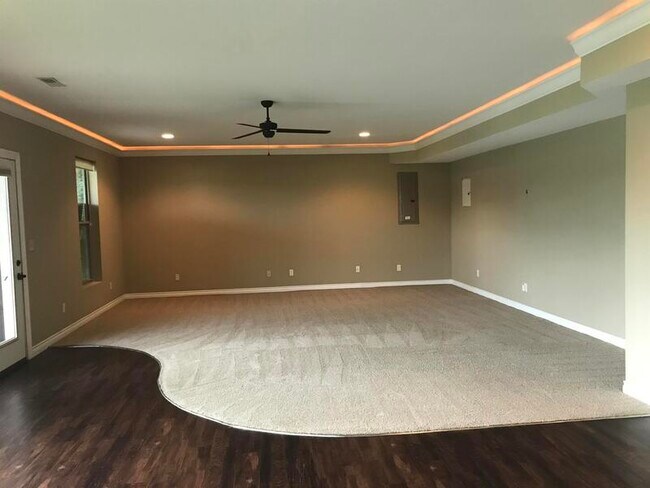 Building Photo - 8425 Treybrooke Pl