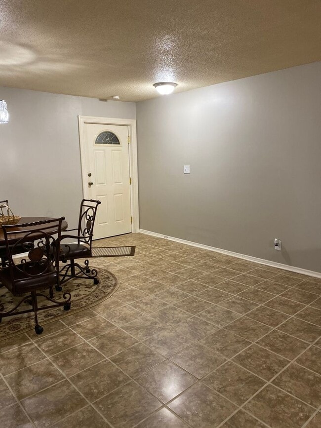 Building Photo - 5014 Flint Ridge Pl