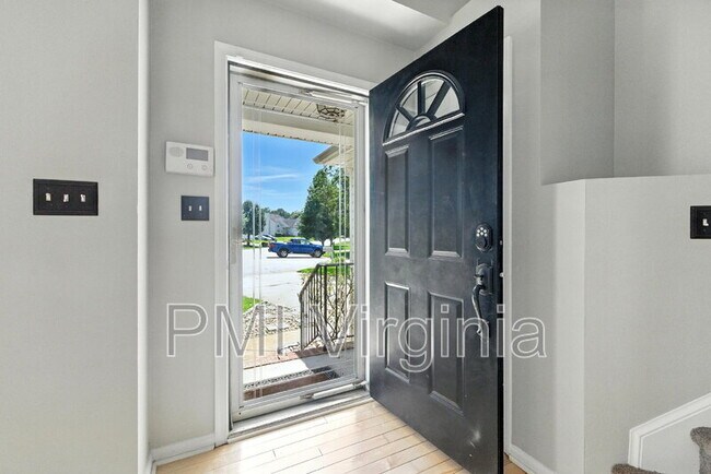 Building Photo - 6811 Dickens Ct E