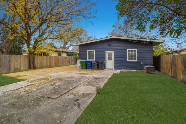 Building Photo - 1230 Chalmers Ave