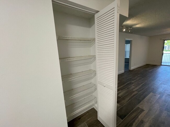Building Photo - ANNUAL RENTAL - OASIS- 2 BED/2BATH