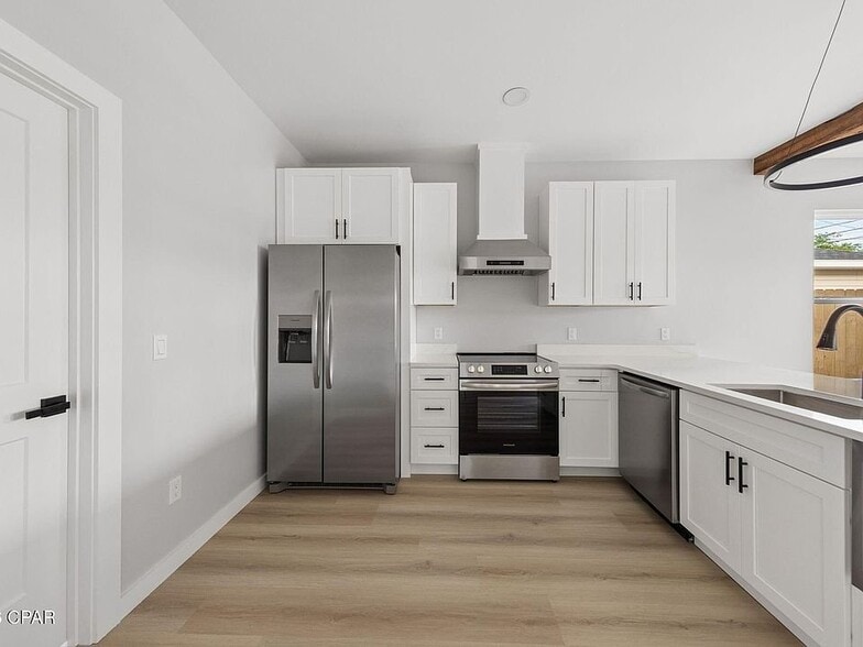 Building Photo - 517 E 8th St