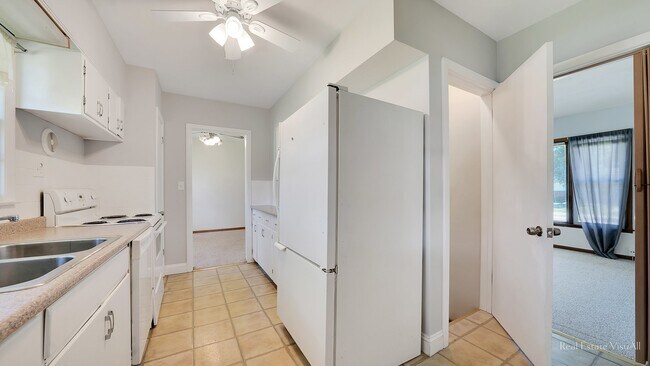 Building Photo - 319 N Lord Ave