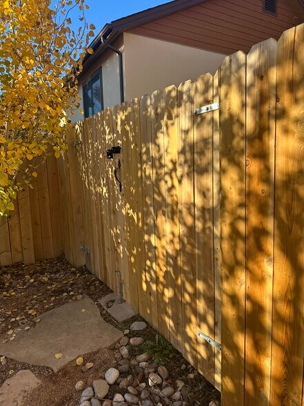 Building Photo - 108 Conejo Pl