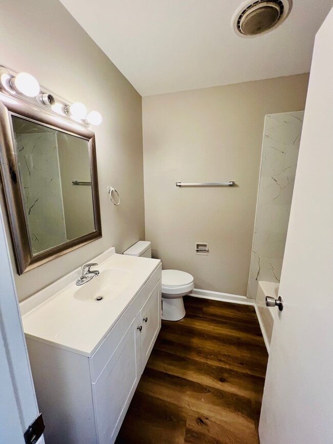 Building Photo - 217 Mountain Ave SW