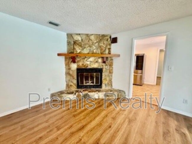 Building Photo - 1770 Braxton Bragg Ln