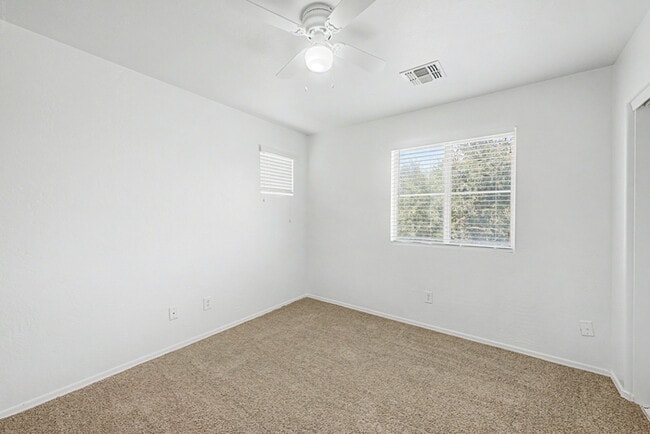 Building Photo - 5113 W Fulton St