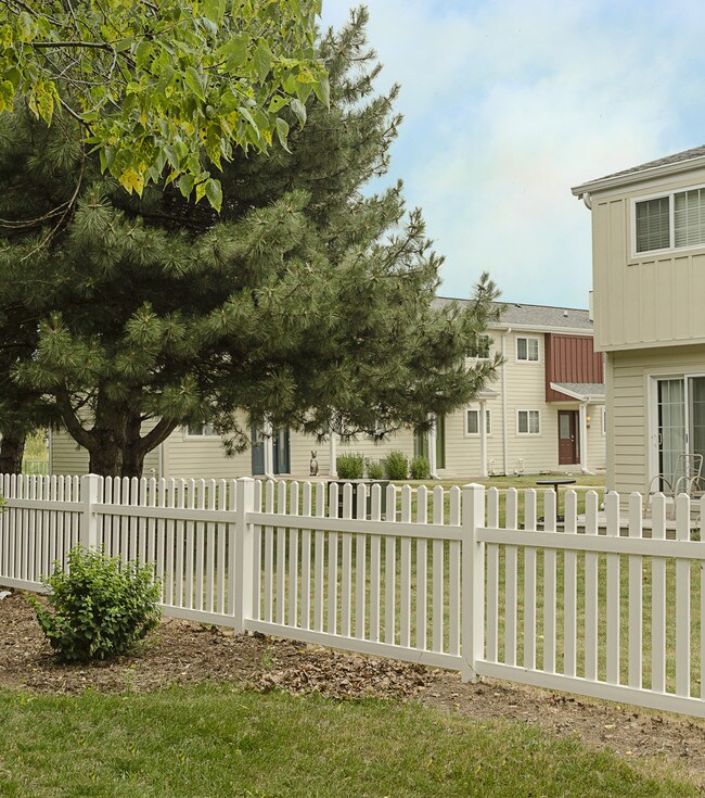 Primary Photo - Lakeside Gardens and Townhomes